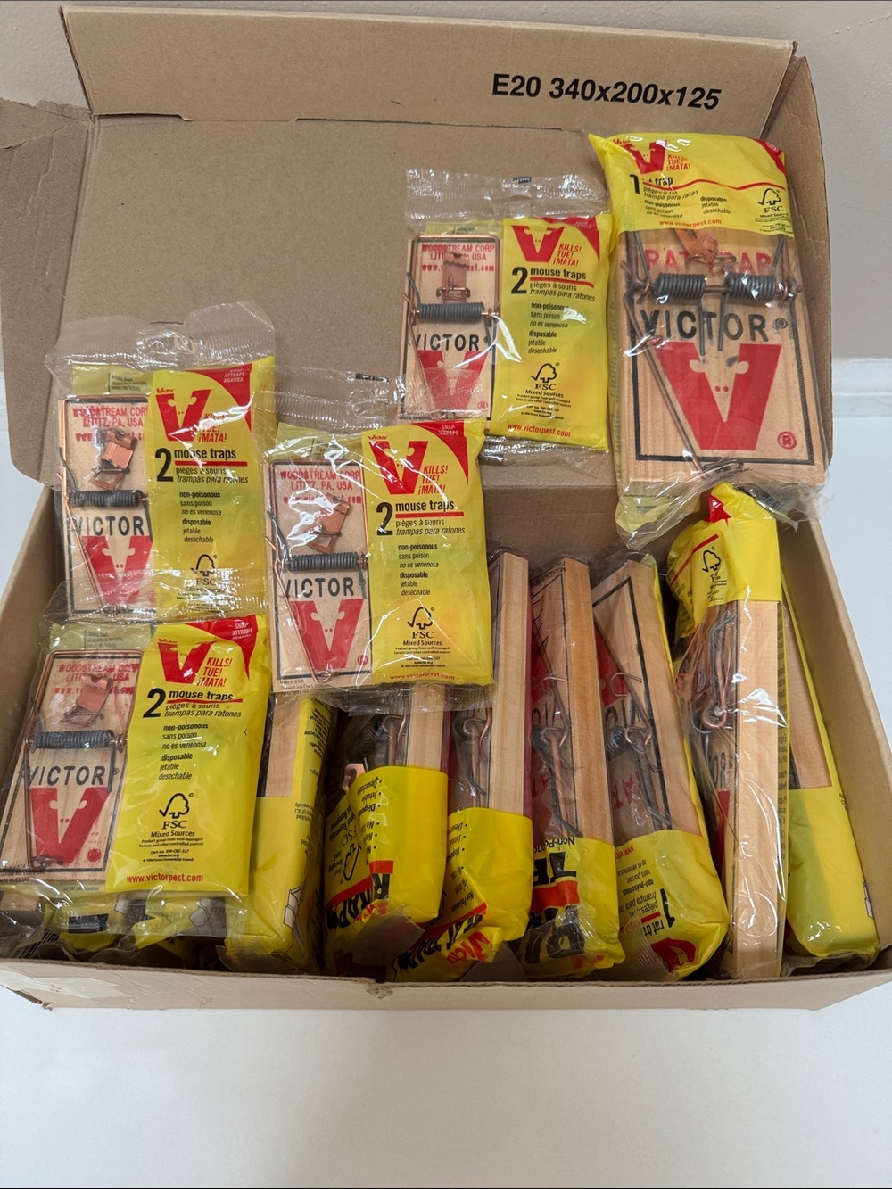 Bundle of 19 Wooden Metal Mousetraps